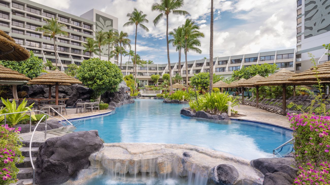 Outdoor Super Pool - Waterfall